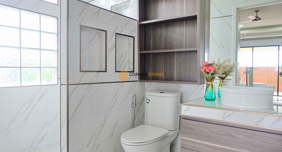 Haus zum Kauf mit 4 Zimmer in Bang Lamung, Chonburi