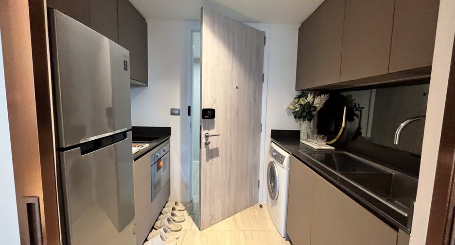 For sale 1 bed condo in Khlong Toei, Bangkok