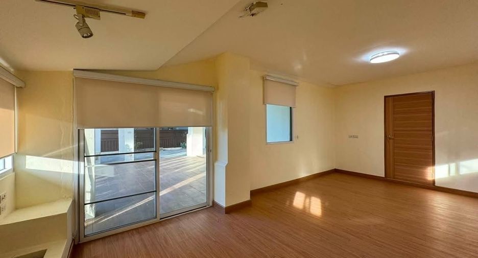 For rent 3 bedrooms house in San Sai, Chiang Mai