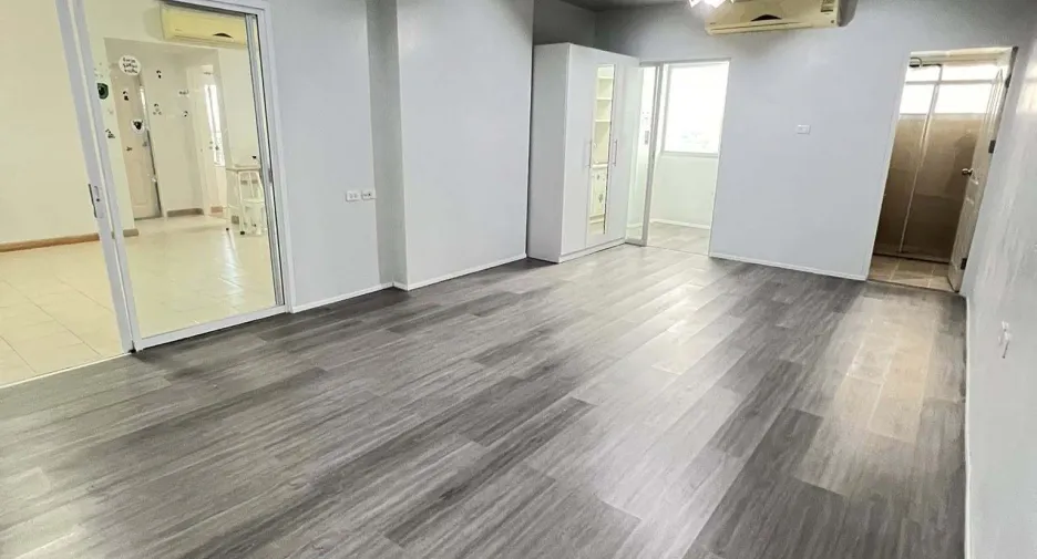 For sale 3 bedrooms condo in Bang Phlat, Bangkok