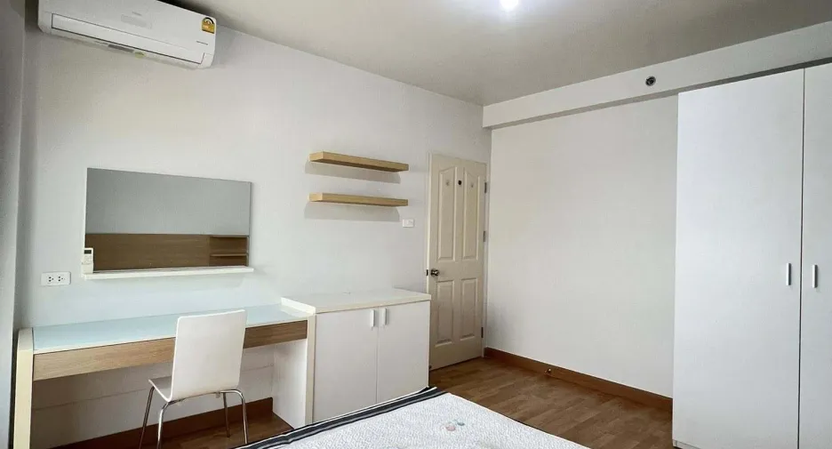 For sale 3 bedrooms condo in Bang Phlat, Bangkok