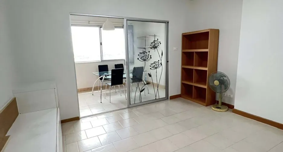 For sale 3 bedrooms condo in Bang Phlat, Bangkok