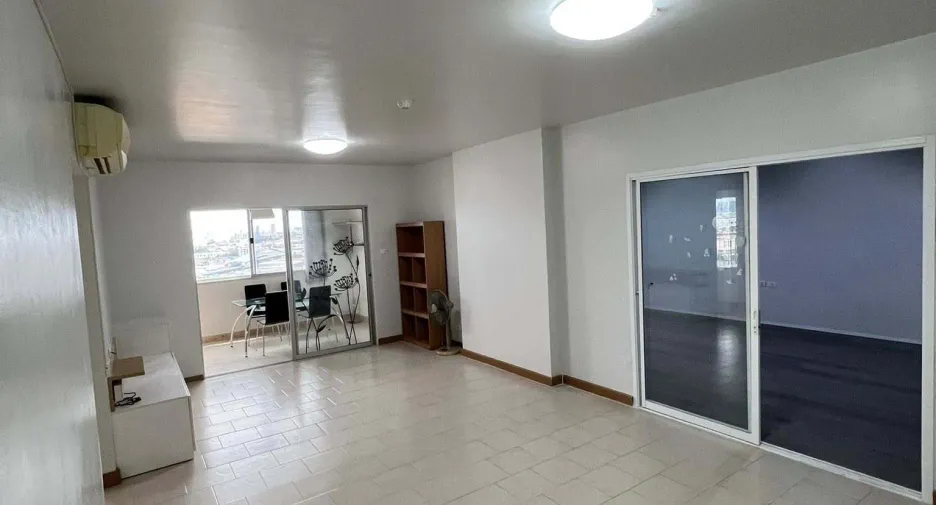 For sale 3 bedrooms condo in Bang Phlat, Bangkok