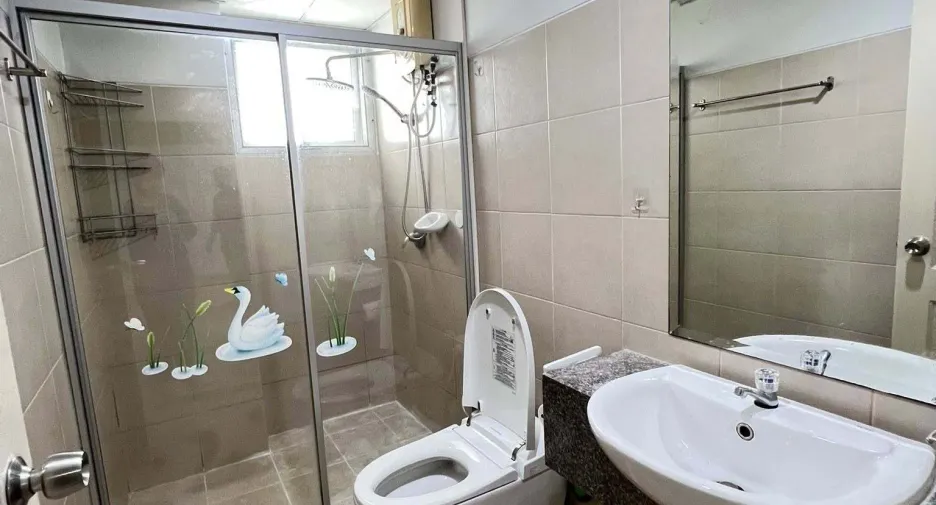 For sale 3 bedrooms condo in Bang Phlat, Bangkok