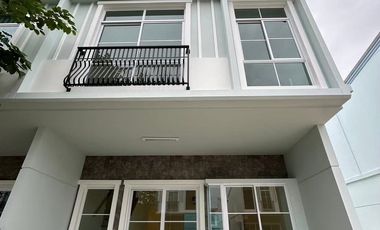 For rent 2 ベッドルーム townhouse in Bang Bo, Samut Prakan