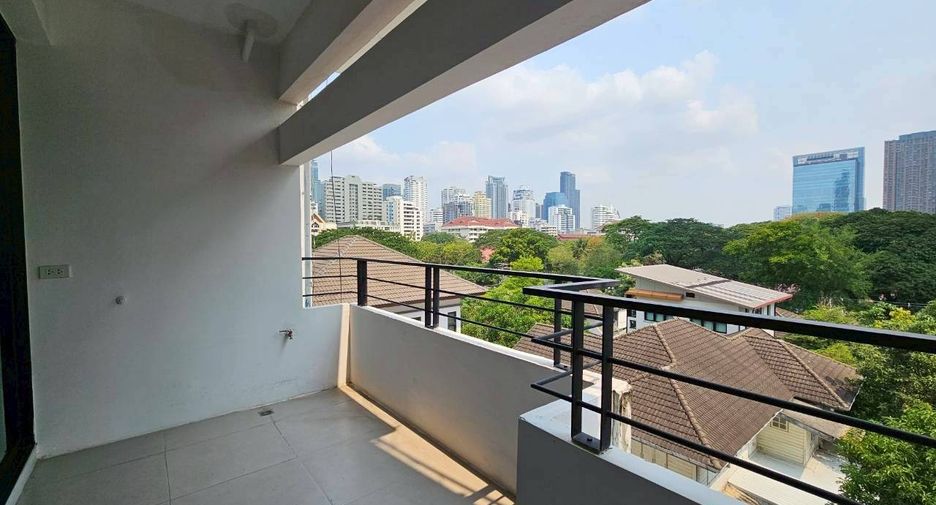 For rent 3 bedrooms condo in Watthana, Bangkok