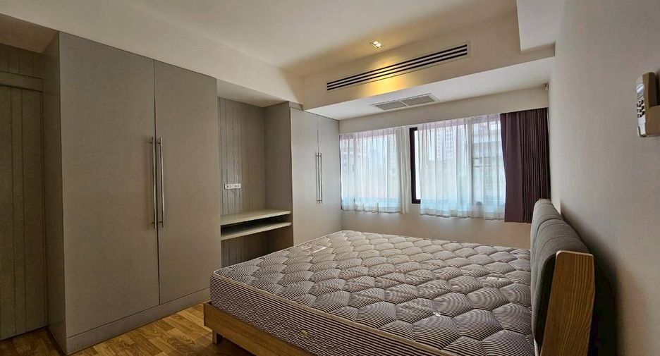 For rent 3 bedrooms condo in Watthana, Bangkok