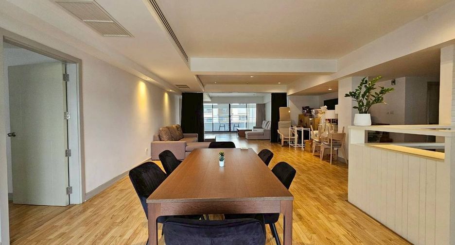 For rent 3 bedrooms condo in Watthana, Bangkok