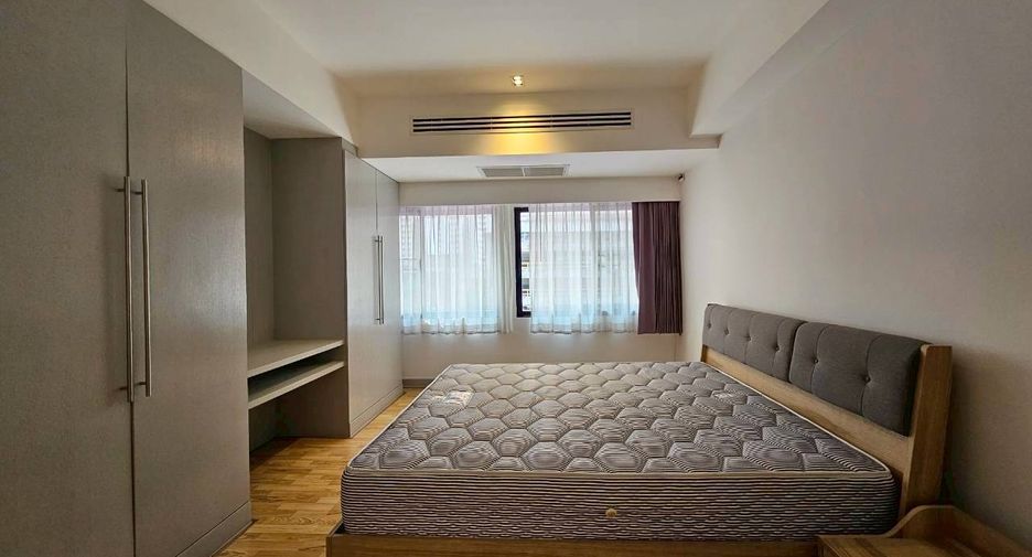 For rent 3 bedrooms condo in Watthana, Bangkok