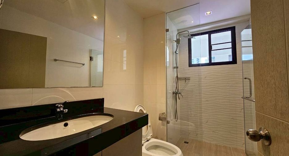 For rent 3 bedrooms condo in Watthana, Bangkok