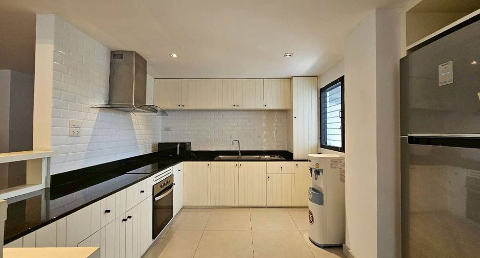 For rent 3 bedrooms condo in Watthana, Bangkok