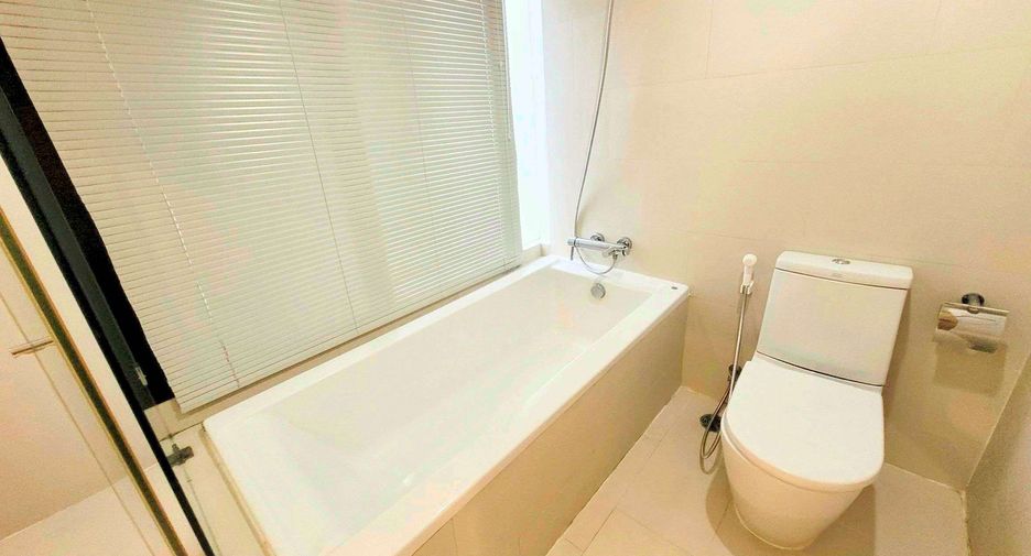 Condo en alquiler de 3 habitaciones en Khlong Toei, Bangkok