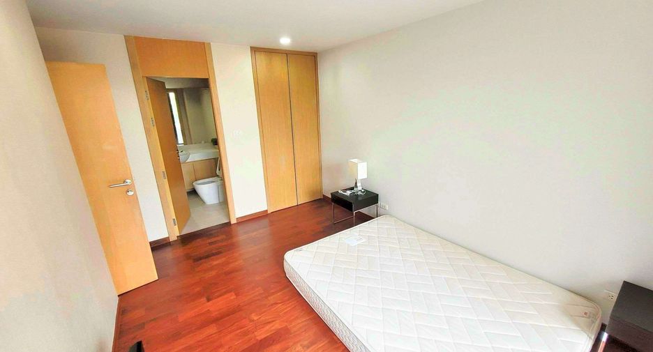 Condo en alquiler de 3 habitaciones en Khlong Toei, Bangkok
