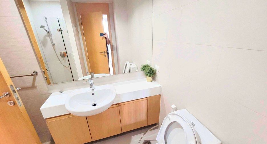 Condo en alquiler de 3 habitaciones en Khlong Toei, Bangkok