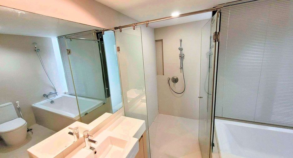 Condo en alquiler de 3 habitaciones en Khlong Toei, Bangkok
