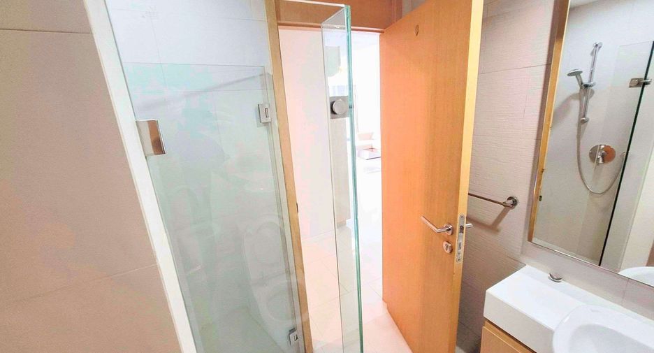 Condo en alquiler de 3 habitaciones en Khlong Toei, Bangkok