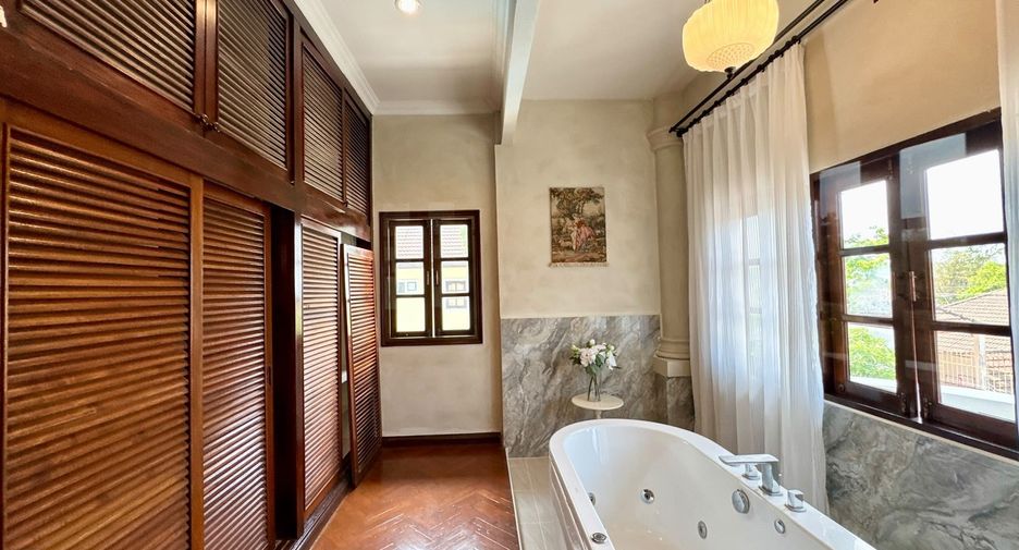À louer 3 chambres villa à Mueang Phuket, Phuket