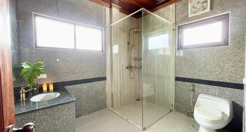 À louer 3 chambres villa à Mueang Phuket, Phuket