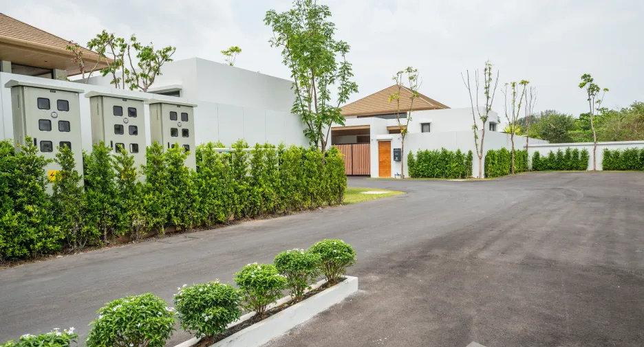 For rent 4 bedrooms villa in Mueang Phuket, Phuket