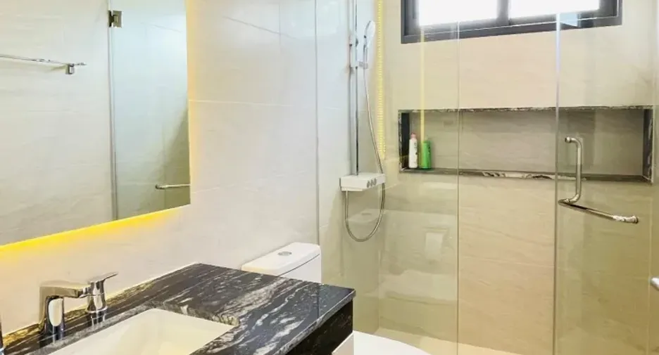 For rent 4 bedrooms villa in Mueang Phuket, Phuket