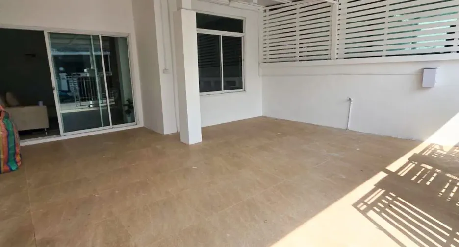 Reihenhaus zum Kauf mit 2 Zimmer in Bang Lamung, Chonburi