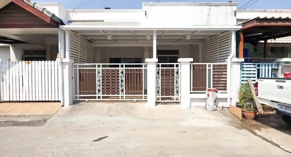 Reihenhaus zum Kauf mit 2 Zimmer in Bang Lamung, Chonburi