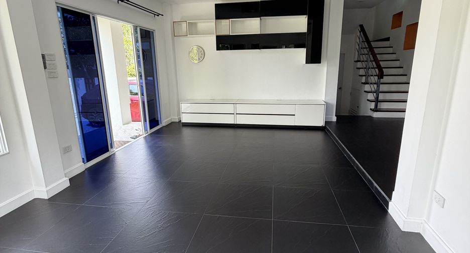 For sale and for rent 3 bedrooms house in San Sai, Chiang Mai