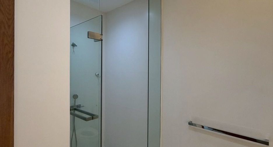 For rent 4 bedrooms condo in Bang Lamung, Chonburi