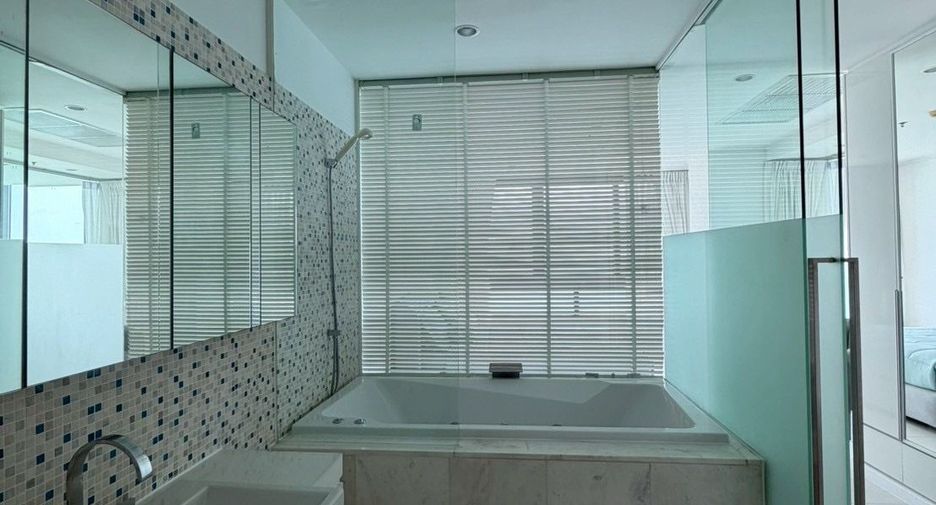 For rent 4 bedrooms condo in Bang Lamung, Chonburi