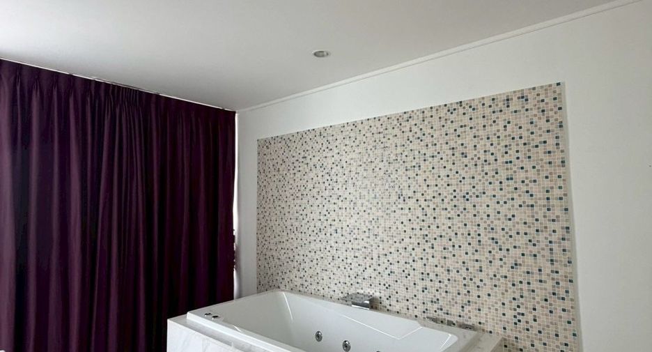 For rent 4 bedrooms condo in Bang Lamung, Chonburi