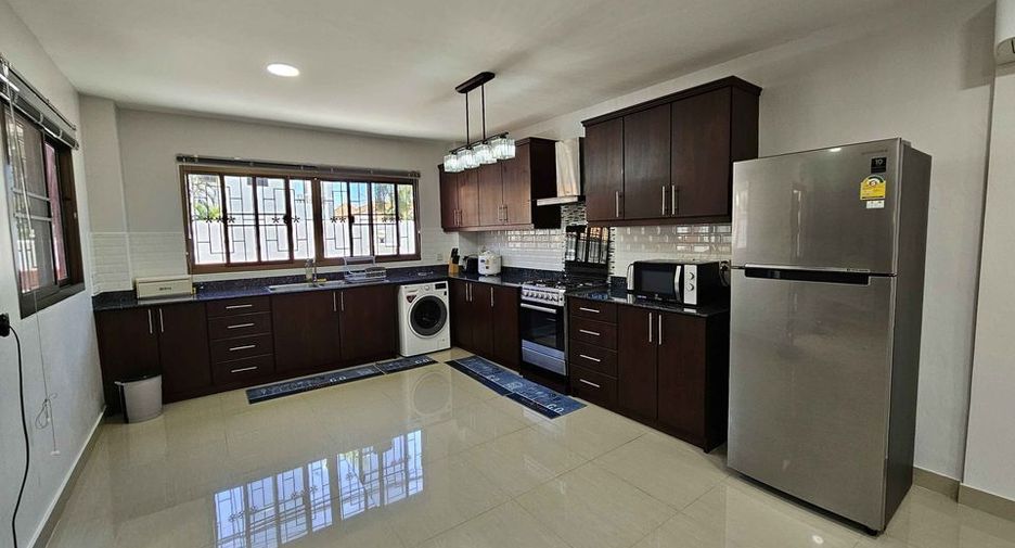 For rent 4 bedrooms house in Bang Lamung, Chonburi