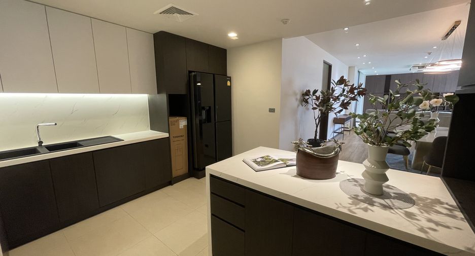 Apartamento en alquiler de 3 habitaciones en Khlong Toei, Bangkok