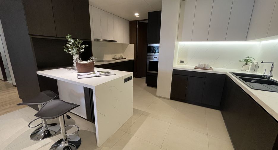 Apartamento en alquiler de 3 habitaciones en Khlong Toei, Bangkok
