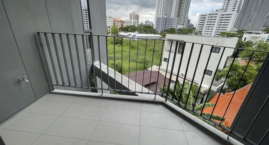 Apartamento en alquiler de 3 habitaciones en Khlong Toei, Bangkok