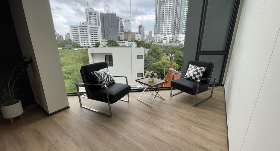 Apartamento en alquiler de 3 habitaciones en Khlong Toei, Bangkok