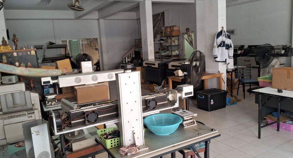 À vendre 4 chambres local commercial à Bang Kruai, Nonthaburi