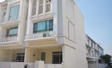 For rent 3 bedrooms townhouse in Mueang Nonthaburi, Nonthaburi
