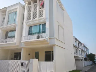 出租 3 卧室 联排别墅 在 Mueang Nonthaburi, Nonthaburi