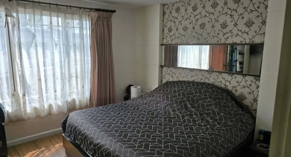 For rent 3 bedrooms townhouse in Mueang Nonthaburi, Nonthaburi