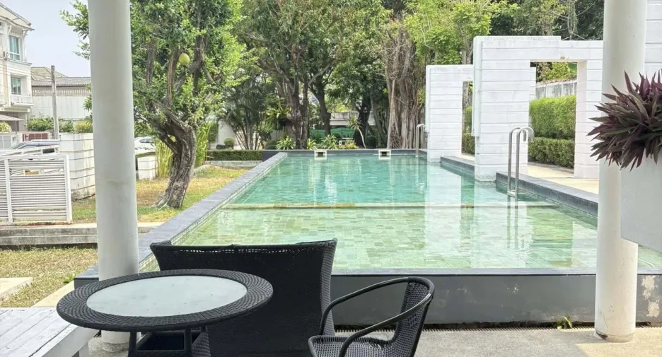 For rent 3 bedrooms townhouse in Mueang Nonthaburi, Nonthaburi