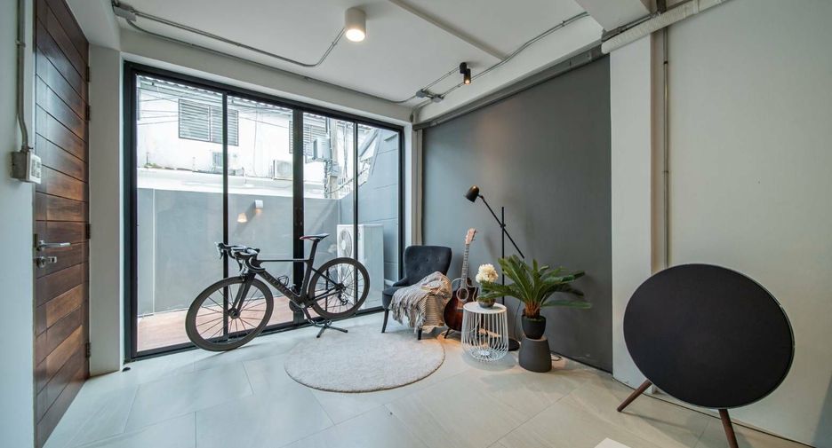 ขาย และ ให้เช่า 3 ห้องนอน บ้านเดี่ยว ใน วัฒนา, กรุงเทพฯ