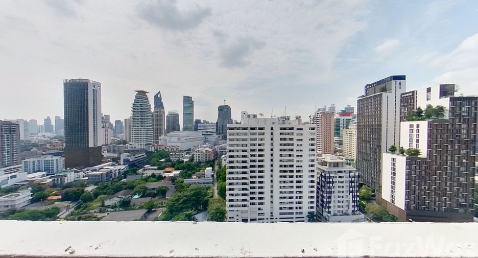 For sale 3 bedrooms condo in Watthana, Bangkok