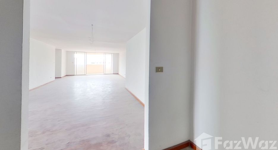 For sale 3 bedrooms condo in Watthana, Bangkok