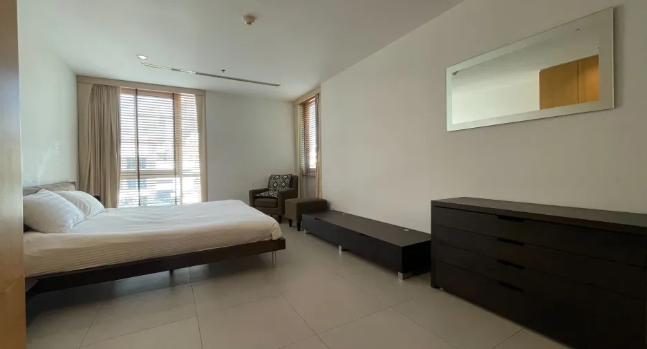 For rent 2 bedrooms condo in Sathon, Bangkok