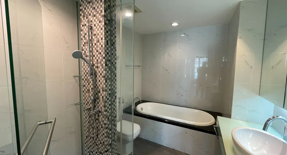 For rent 2 bedrooms condo in Sathon, Bangkok