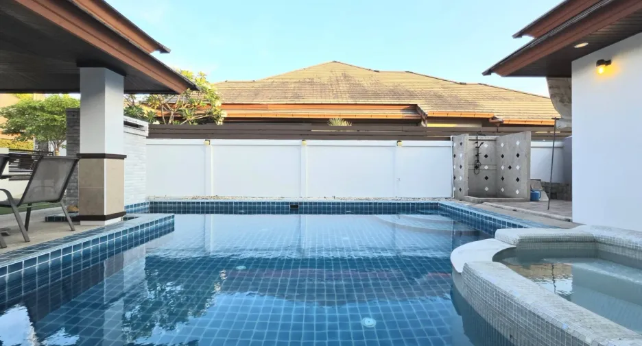 For rent 3 bedrooms villa in Huay Yai, Pattaya