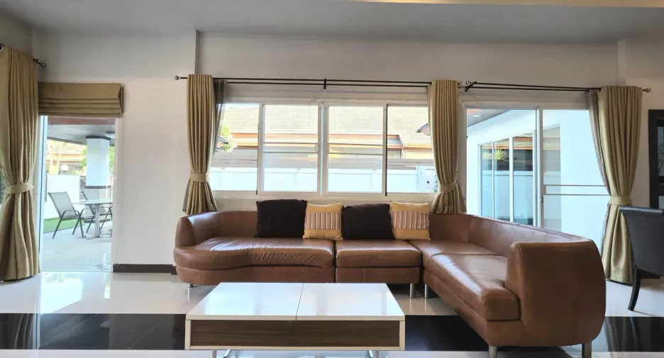 For rent 3 bedrooms villa in Huay Yai, Pattaya