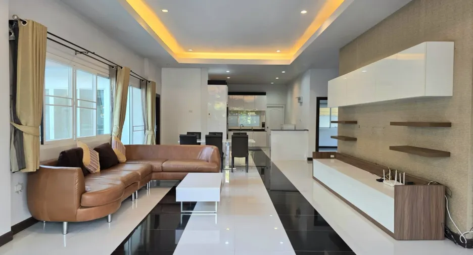 For rent 3 bedrooms villa in Huay Yai, Pattaya
