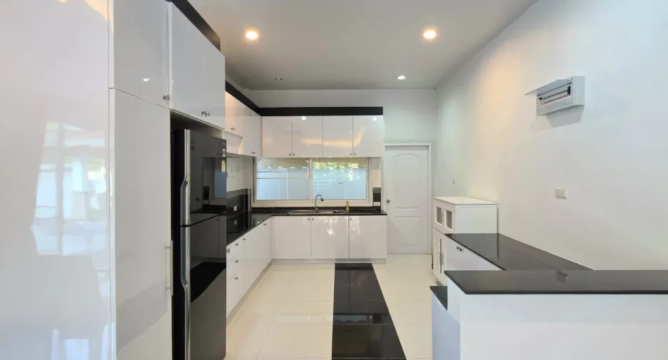 For rent 3 bedrooms villa in Huay Yai, Pattaya