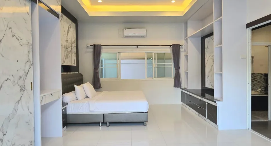 For rent 3 bedrooms villa in Huay Yai, Pattaya